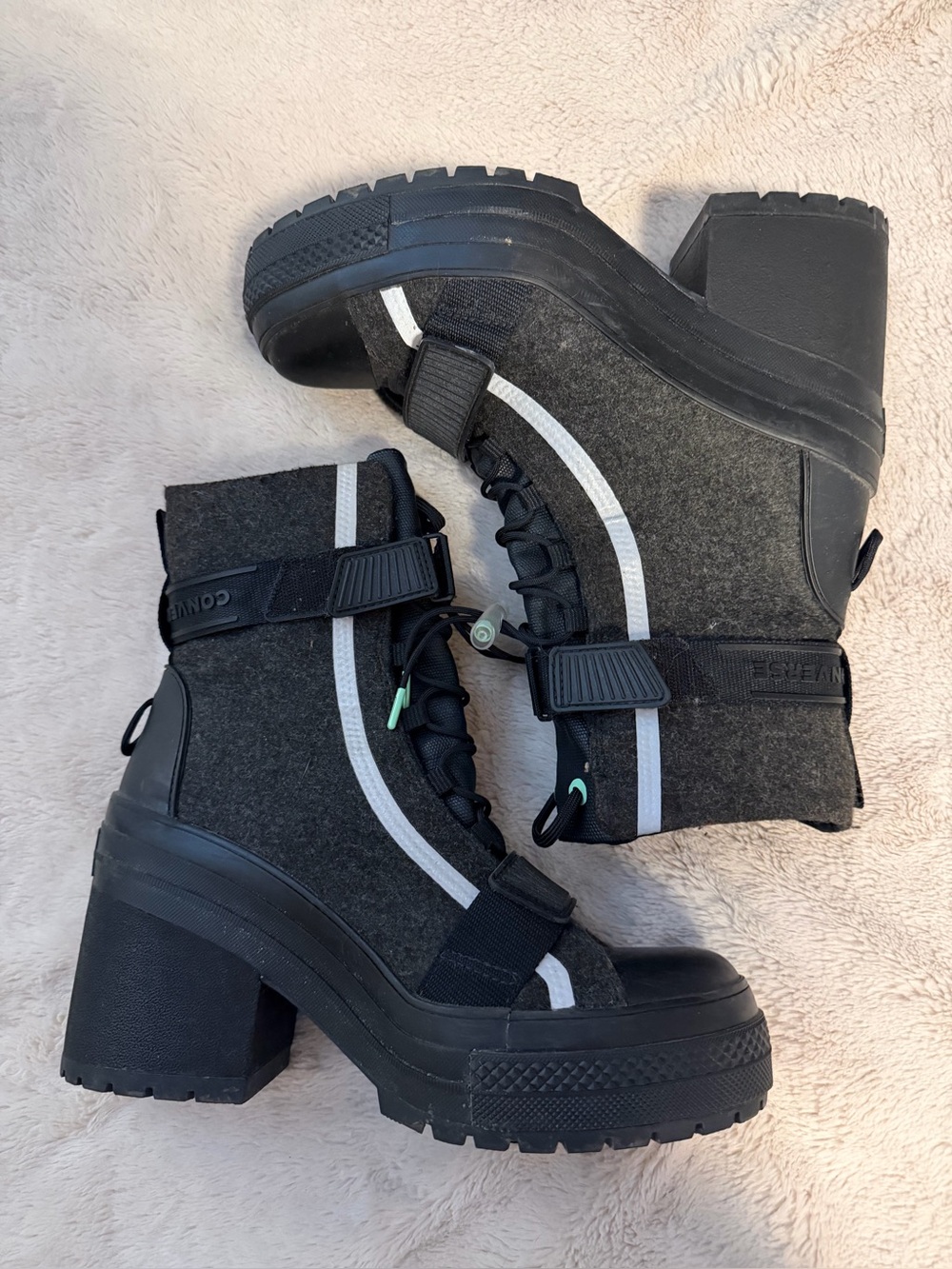 Converse Chuck Taylor All Star Gr82 Heeled Combat Boots in Black/Gray Size 9
